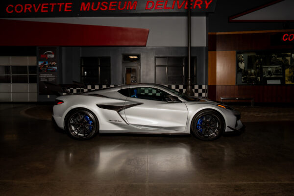 National Corvette museum-r8c delivery-2026 Corvette ZR1X-Blade Silver Metallic-Coupe-Side Angle National Corvette museum-r8c delivery-2026 Corvette ZR1X-Blade Silver Metallic-Coupe-Side Angle